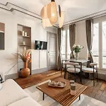 Renovated Near The Louvre París