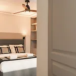 Renovated Near The Louvre París