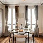 Renovated Near The Louvre *