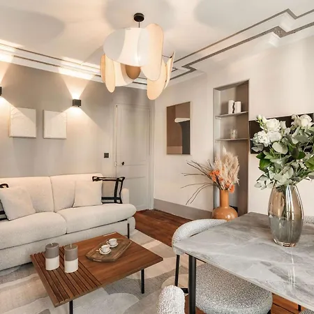 Renovated Near The Louvre Apartment Paris
