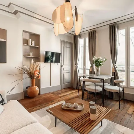 Renovated Near The Louvre Paris