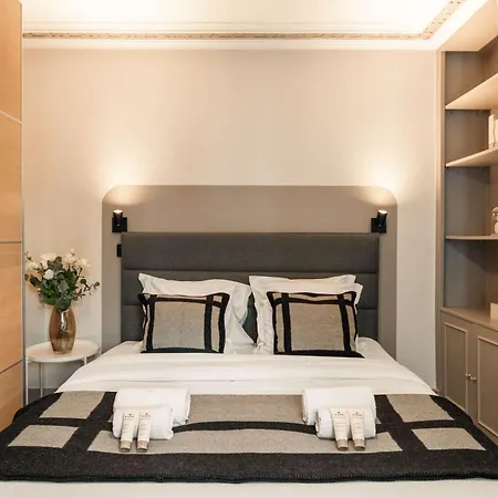 Renovated Near The Louvre Apartment