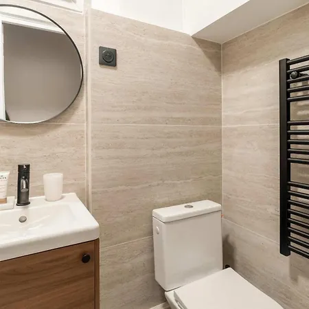 Renovated Near The Louvre *