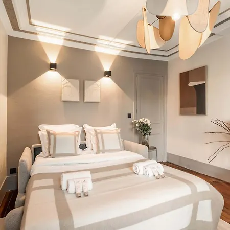 Renovated Near The Louvre Apartment