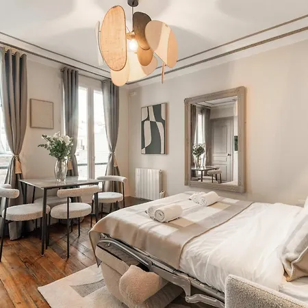 Renovated Near The Louvre Apartment Paris